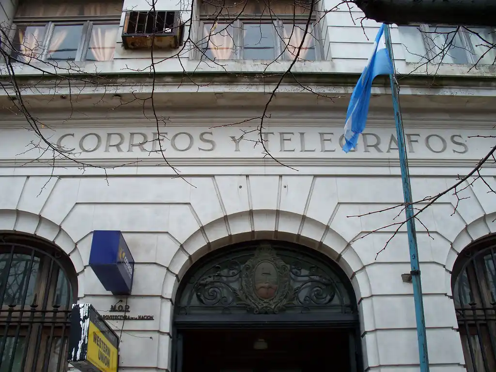 Pago del IFE en la sede de Correo Argentino