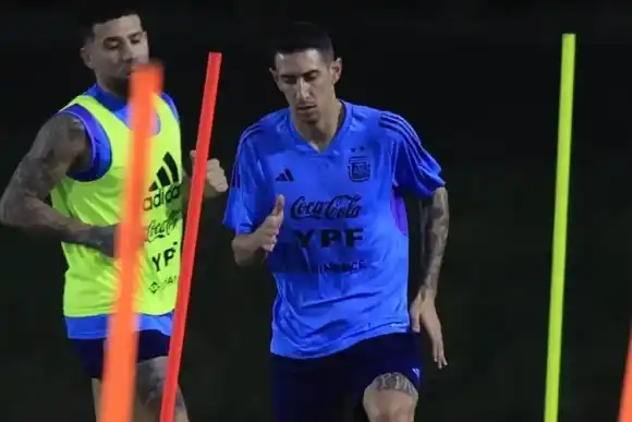 Scaloni ensayó con dos equipos diferentes