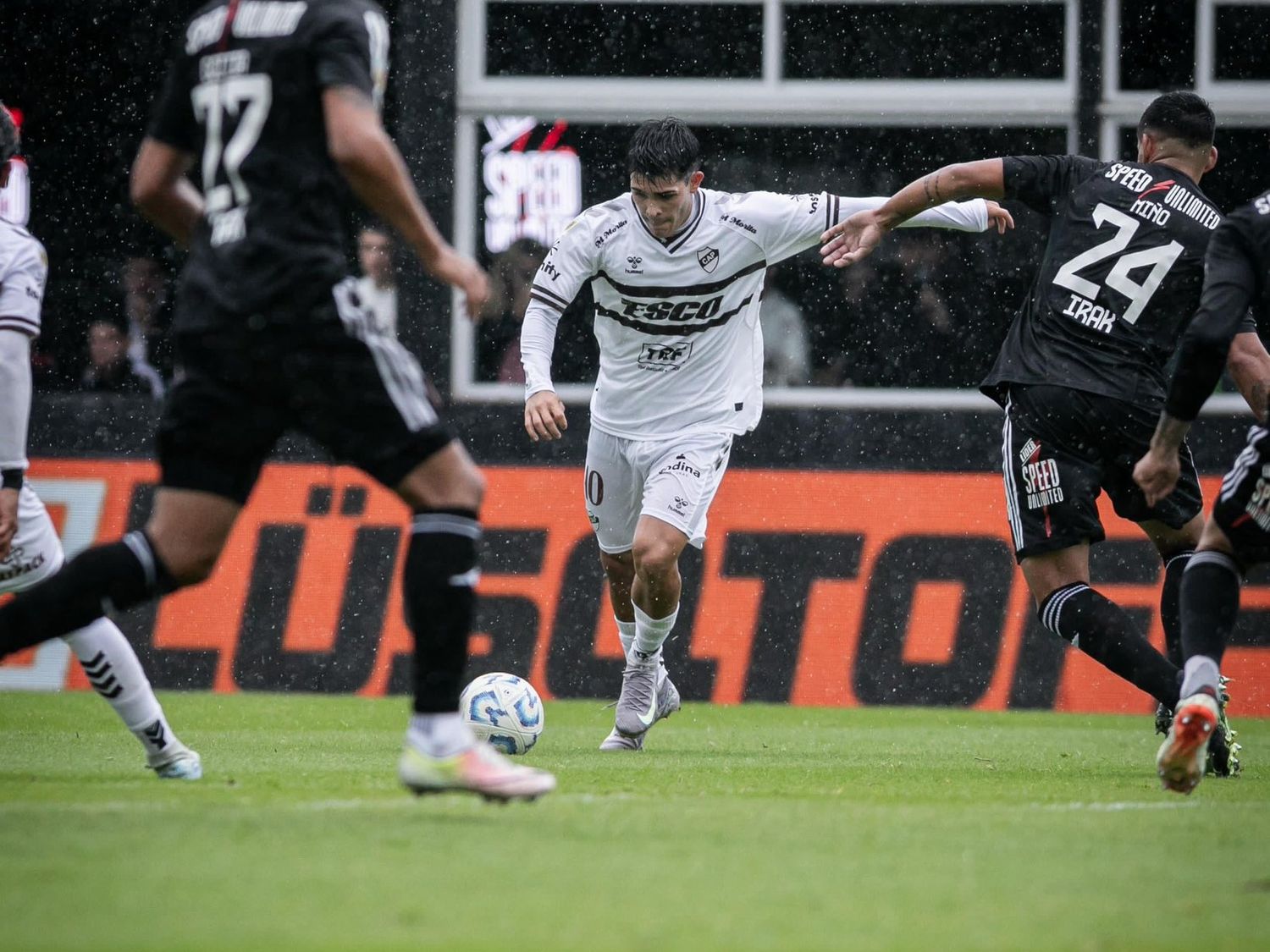 Riestra logró un triunfo clave ante Platense