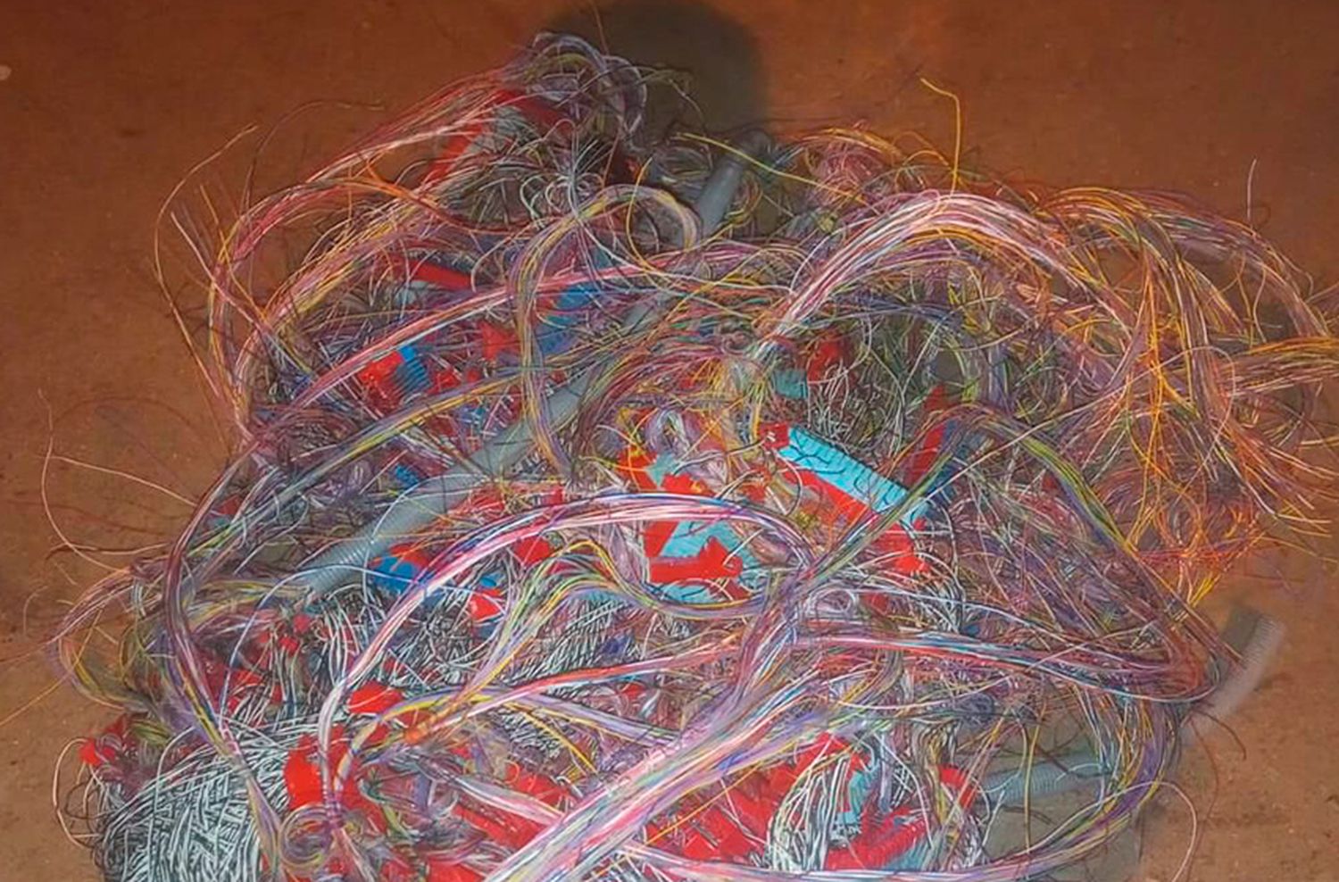 Atraparon a dos "roba cables" en barrio San Cayetano