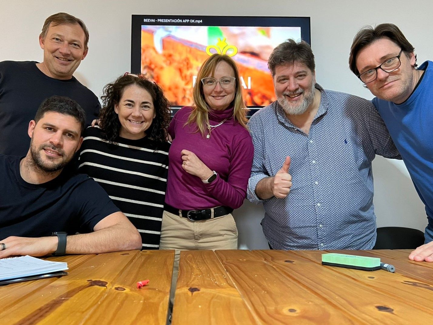 El equipo de que ideó,  creó y desarrolla BeeVAI.