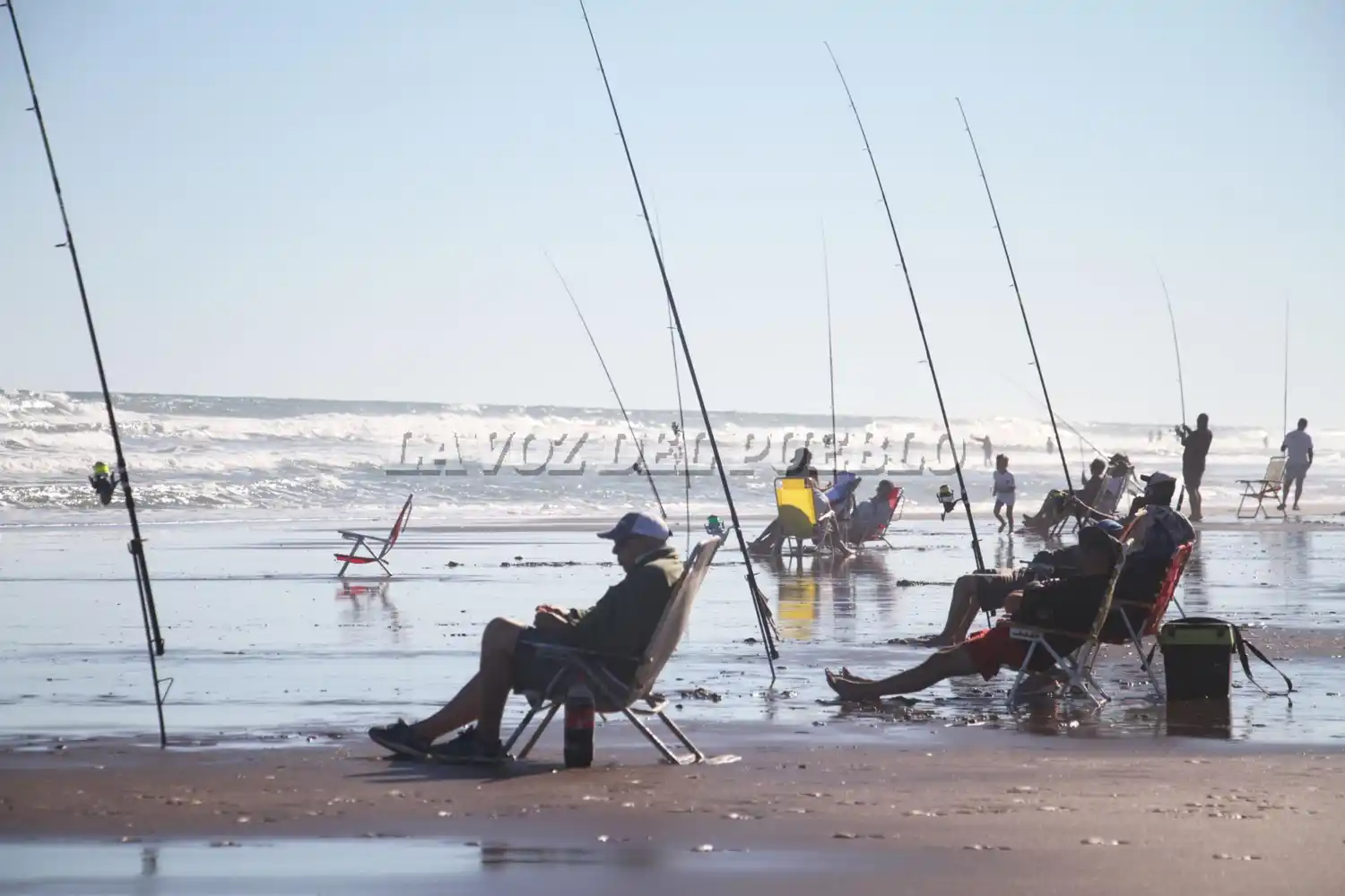 La paciencia de los pescadores fue premiada durante la madrugada. El concurso finalizó con su ganchera llena