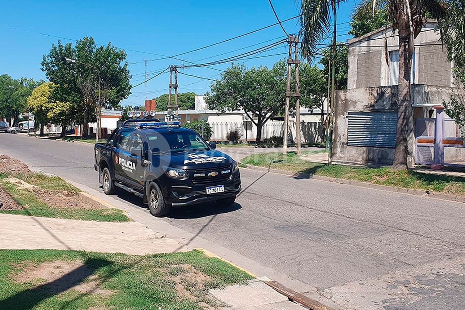 Se metió por el portón de la casa y al grito de “soy capaz de hacer cualquier cosa”, amenazó a su ex pareja
