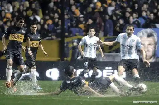 Boca y Racing completan los 34 minutos del partido suspendido por lluvia