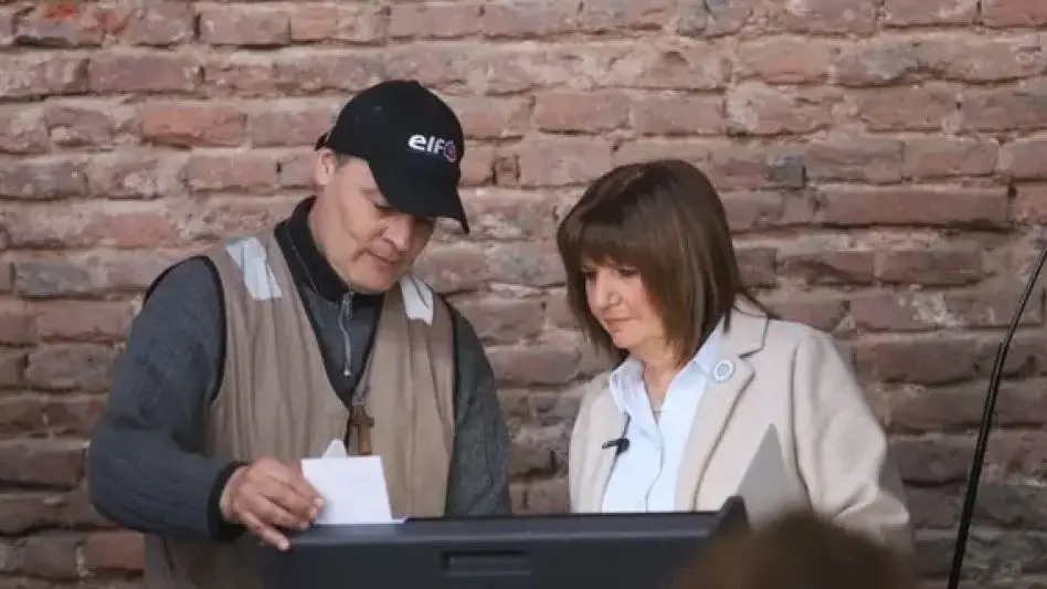 Patricia Bullrich intentó votar siete veces y tuvieron que cambiar la máquina