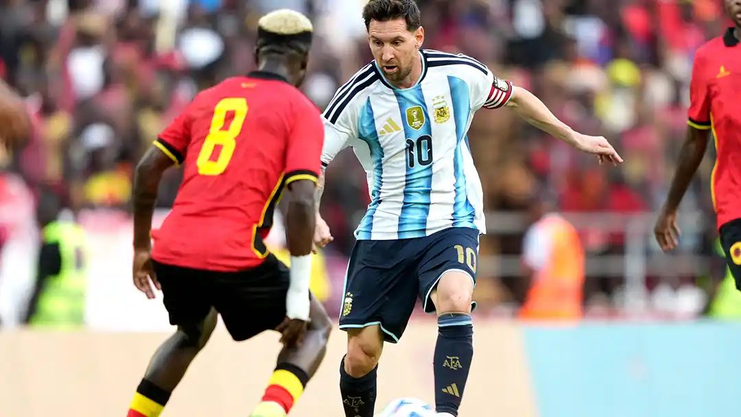 Messi, dispuesto a gambetear a Maestro.