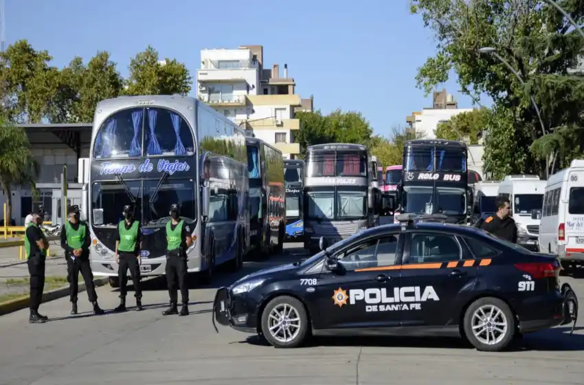 Se levantó el bloqueo de micros de turismo en la terminal de ómnibus