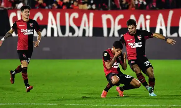 Épico empate en el Coloso: tras ir cayendo, Newell’s igualó 2-2 frente a Gimnasia