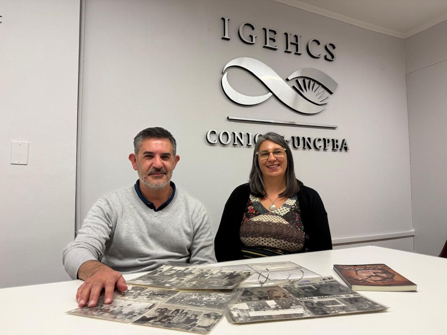 El CeGEHCS cumple 15 años: el equipo de la Unicen que digitaliza y comparte fotos de Tandil y la región