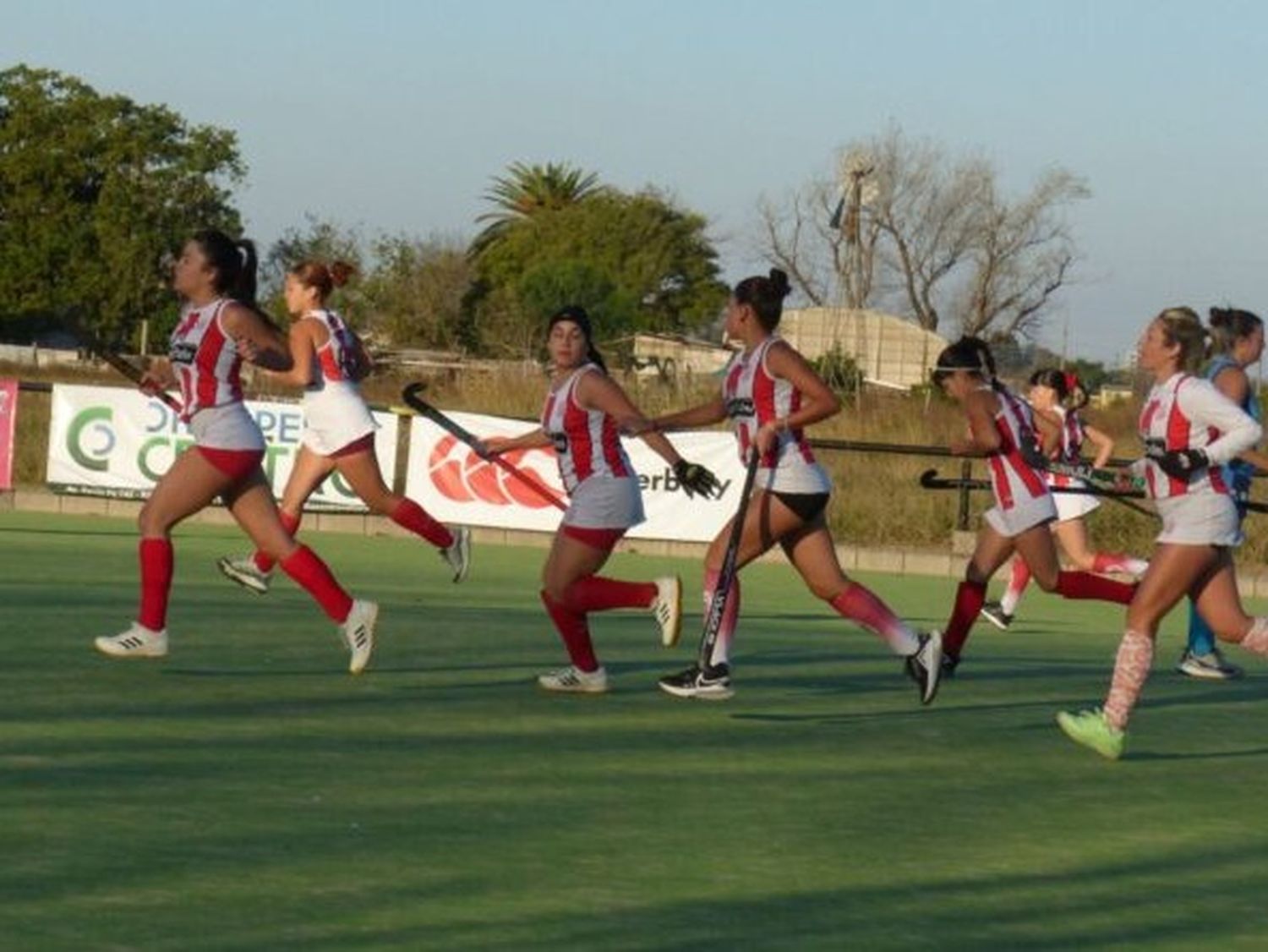 Hockey femenino: 9 de Julio de Rafaela ganó el duelo clave y lidera en la Zona A