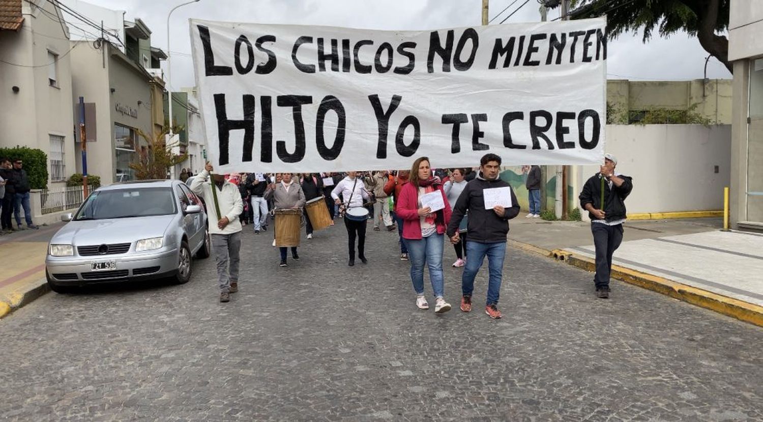 Bajo el lema "Hijo, yo te creo", los padres del Jardín 901 volvieron a movilizarse