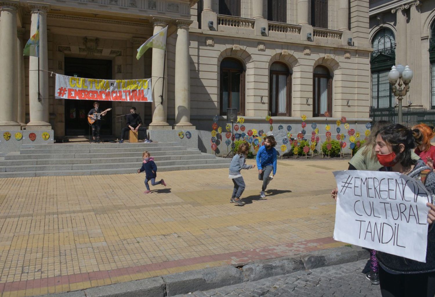 Con música en vivo, trabajadores  de la cultura insistieron en que se declare la Emergencia del sector