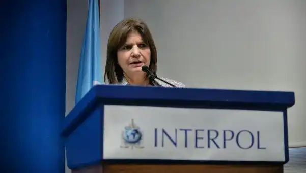 Bullrich, firme: "Actuaremos sobre los grupos de Facebook"