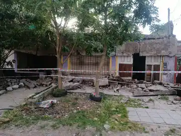 Derrumbe de una loza: un hombre resultó herido con politraumatismos