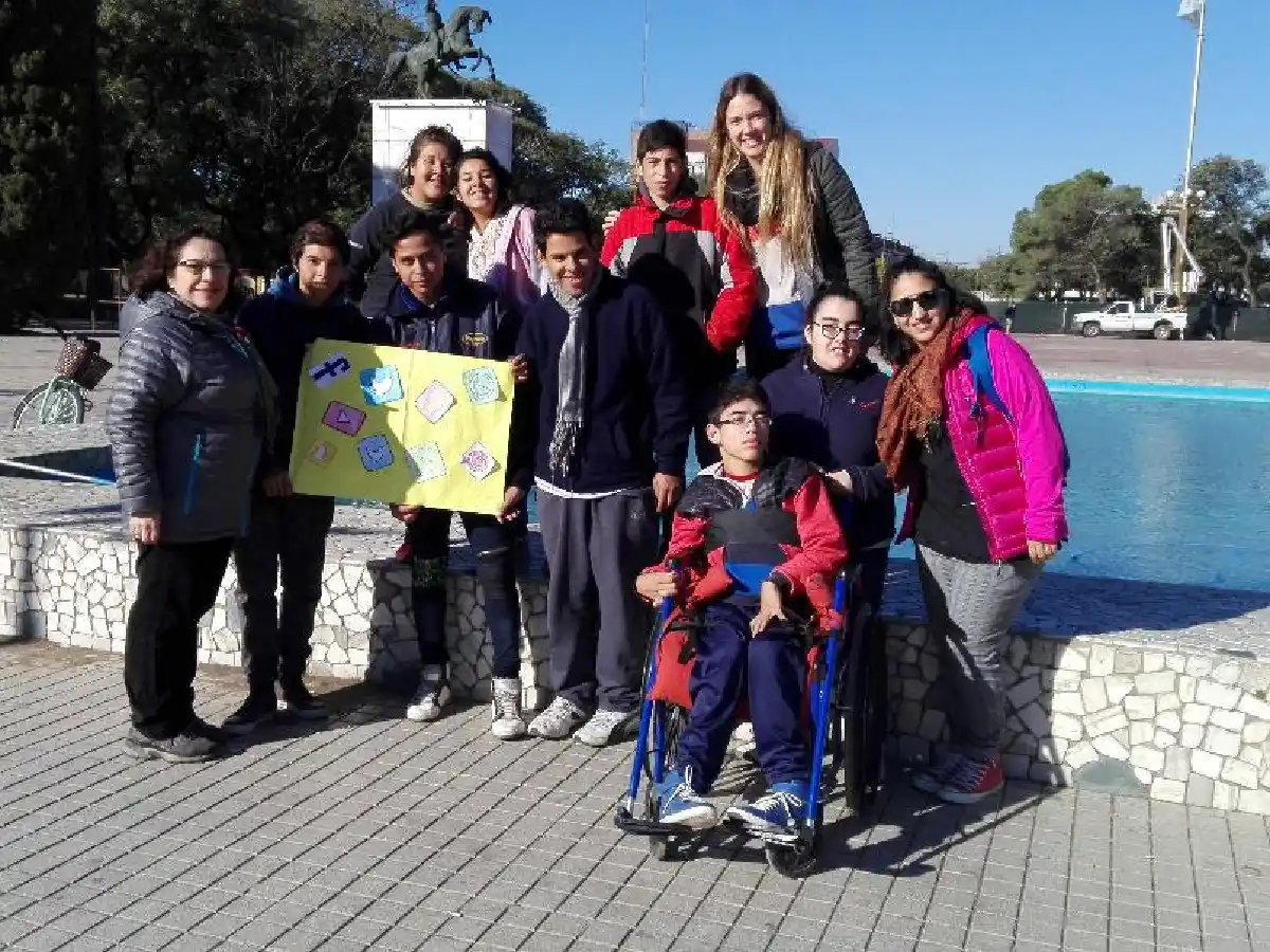 Alumnos de Apadim difundieron “lo bueno y lo malo” de las redes sociales 