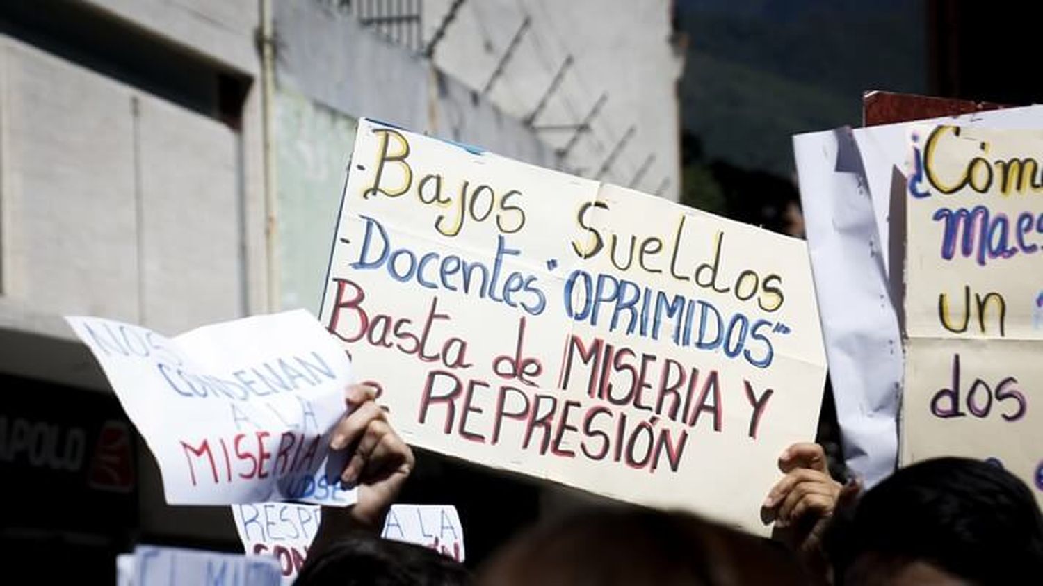 ¡DESAFÍAN A MADURO! Sin medidas de bioseguridad y sueldos dignos los maestros no regresarán a clases en octubre