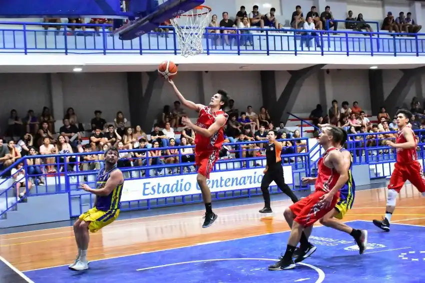 Estudiantes le ganó el clásico a Sarmiento y sigue de racha