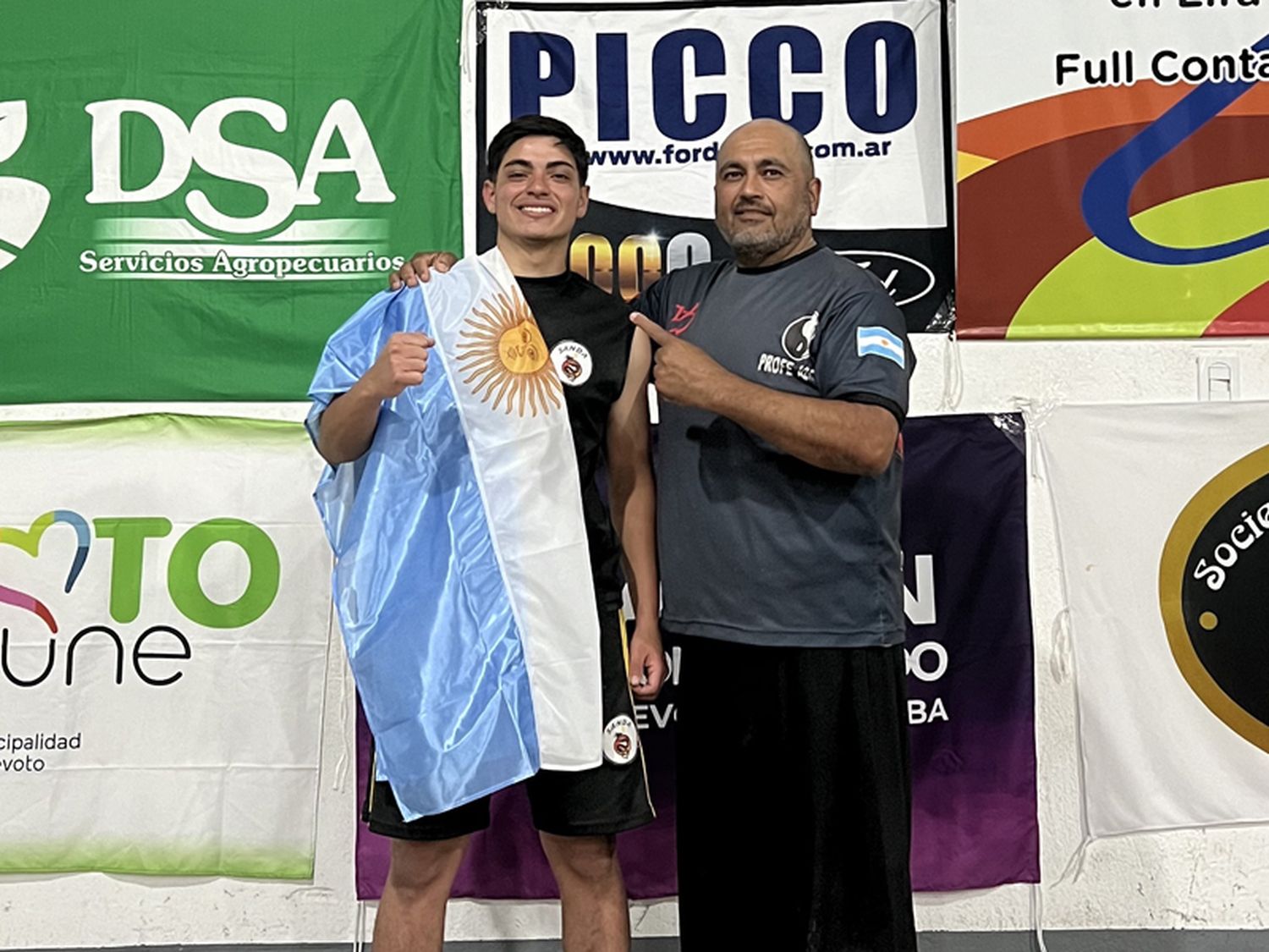 Tobías junto a su padre y entrenador José Garay