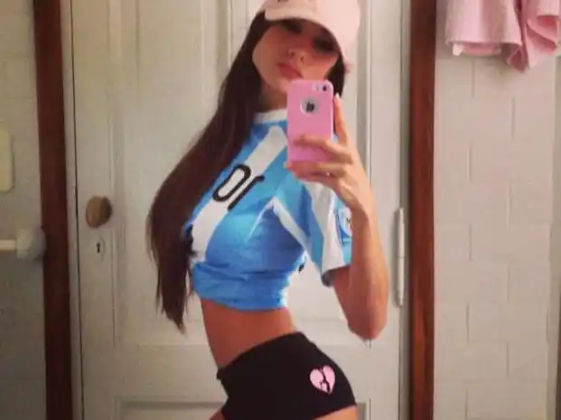 Magui Bravi muestra sus curvas y avisa va al Mundial “en lugar de Tevez”
