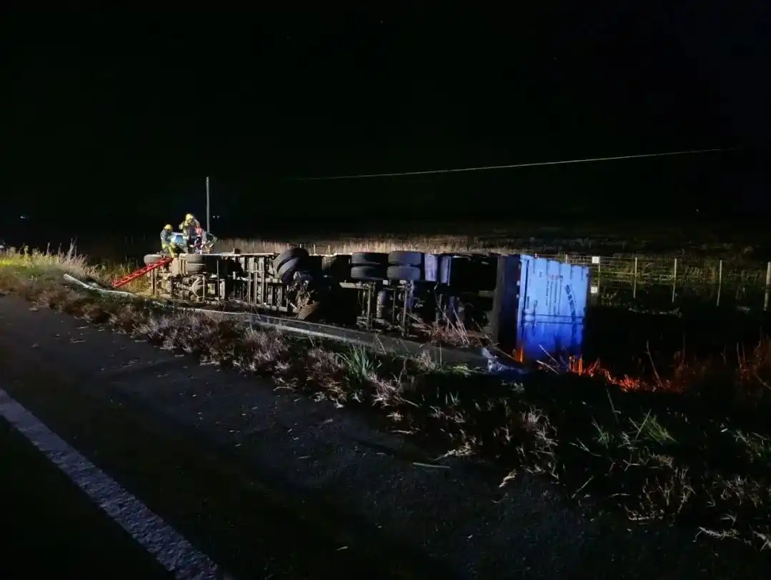 Tragedia en la Ruta 65: un camionero murió tras descompensarse y volcar a la altura del kilómetro 220