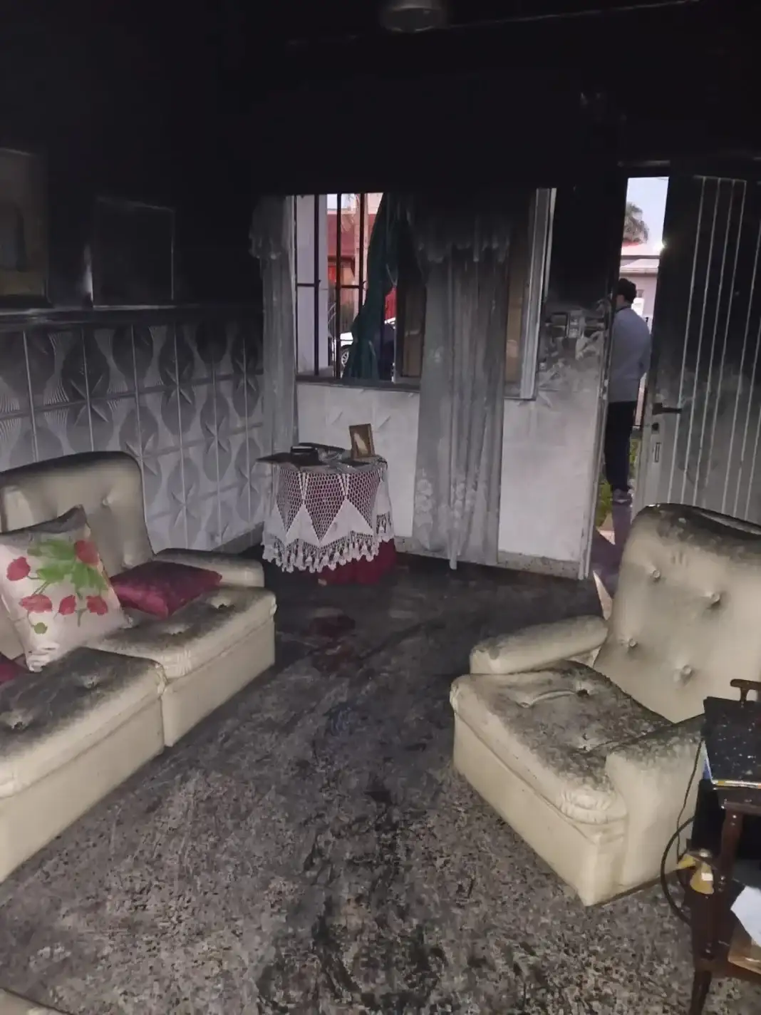 Rescataron a dos adultos mayores de un incendio: presentaban quemaduras y dificultades respiratorias
