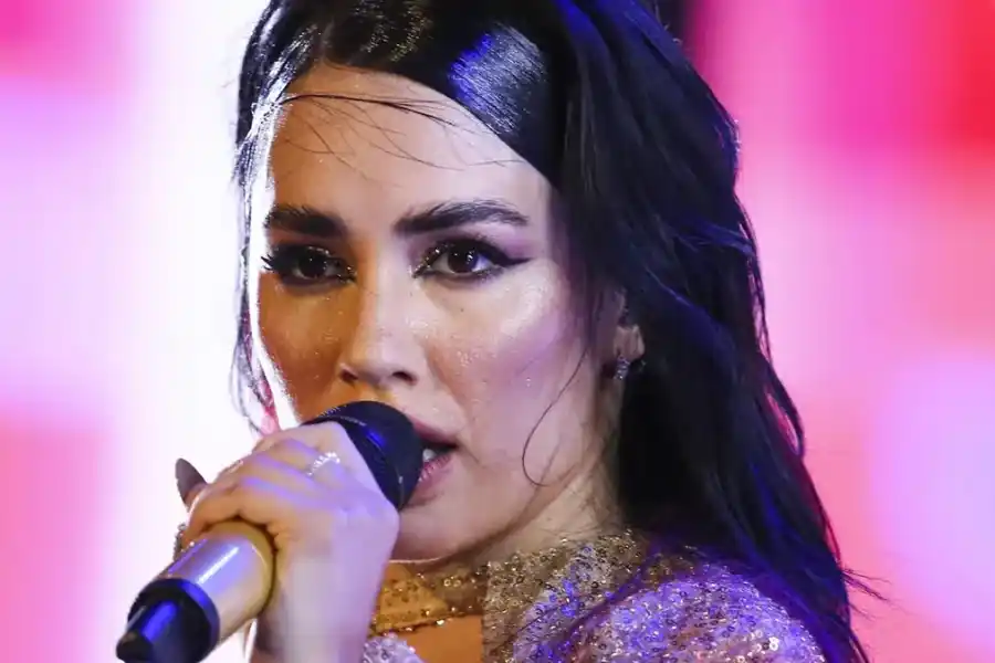 Explosiva versión de romance entre Lali y un famoso cantante: "Estuvo a los chupones con..."