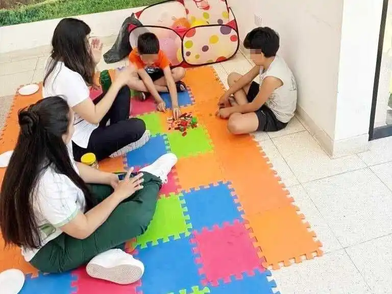 Pequeño clan: innovador taller
destinado a niñas y niños