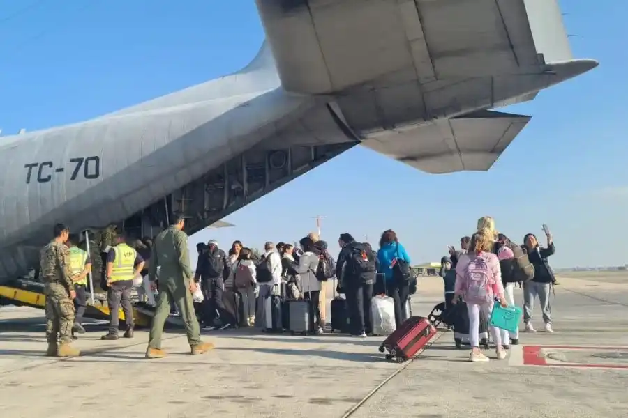 Llegó a Roma el primer vuelo con argentinos evacuados desde Israel 