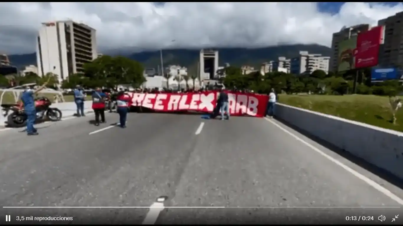 Motorizados chavistas cerraron el Distribuidor Altamira para exigir la libertad de Alex Saab (+ video)