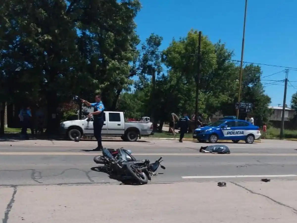 Murió una motociclista tras chocar con una camioneta en Rosario de Santa Fe y España  