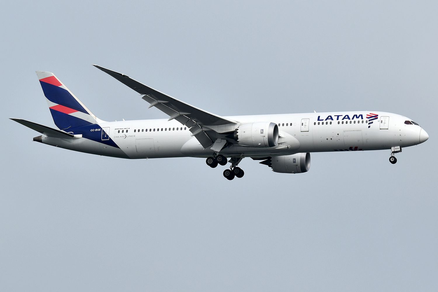 LATAM reanudó sus vuelos de pasajeros a Rapa Nui