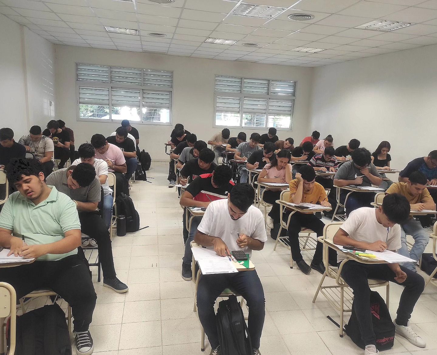 Últimos días para preinscribirse a las carreras de Química Industrial y Telecomunicaciones