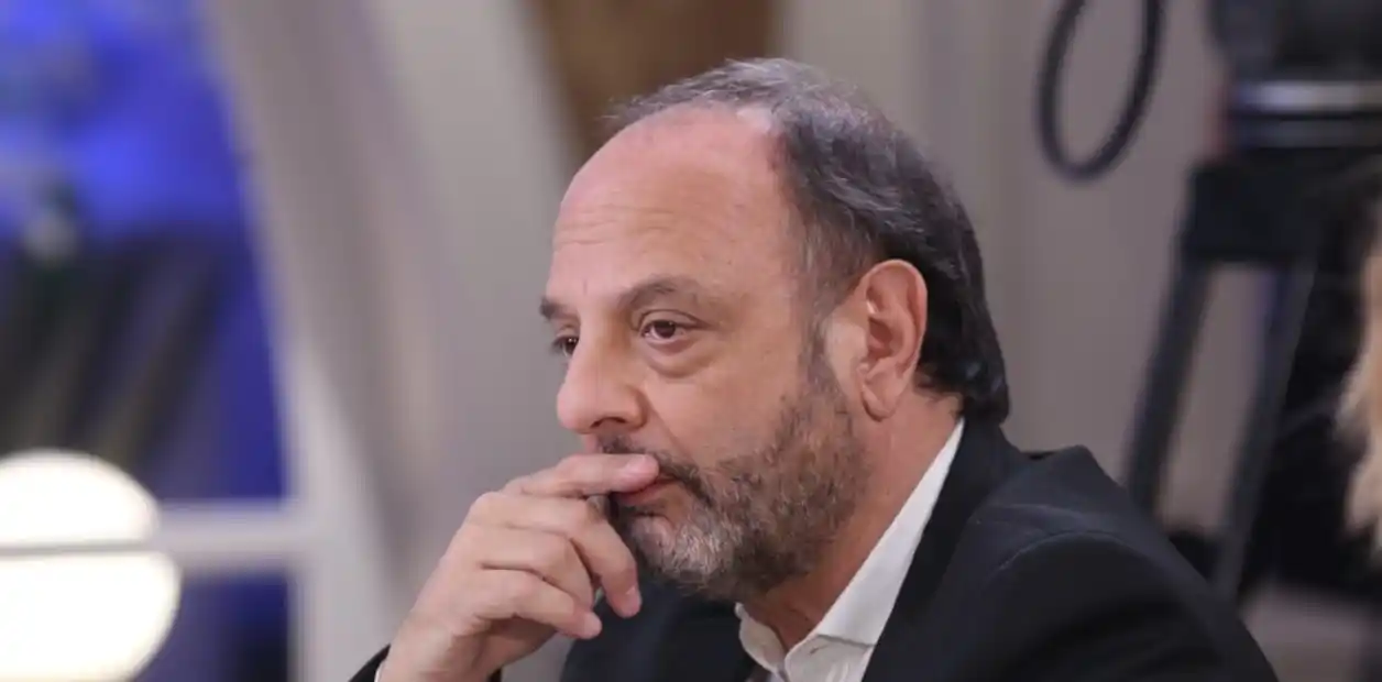 Condenan a Baby Etchecopar a hacer su programa de radio con feministas