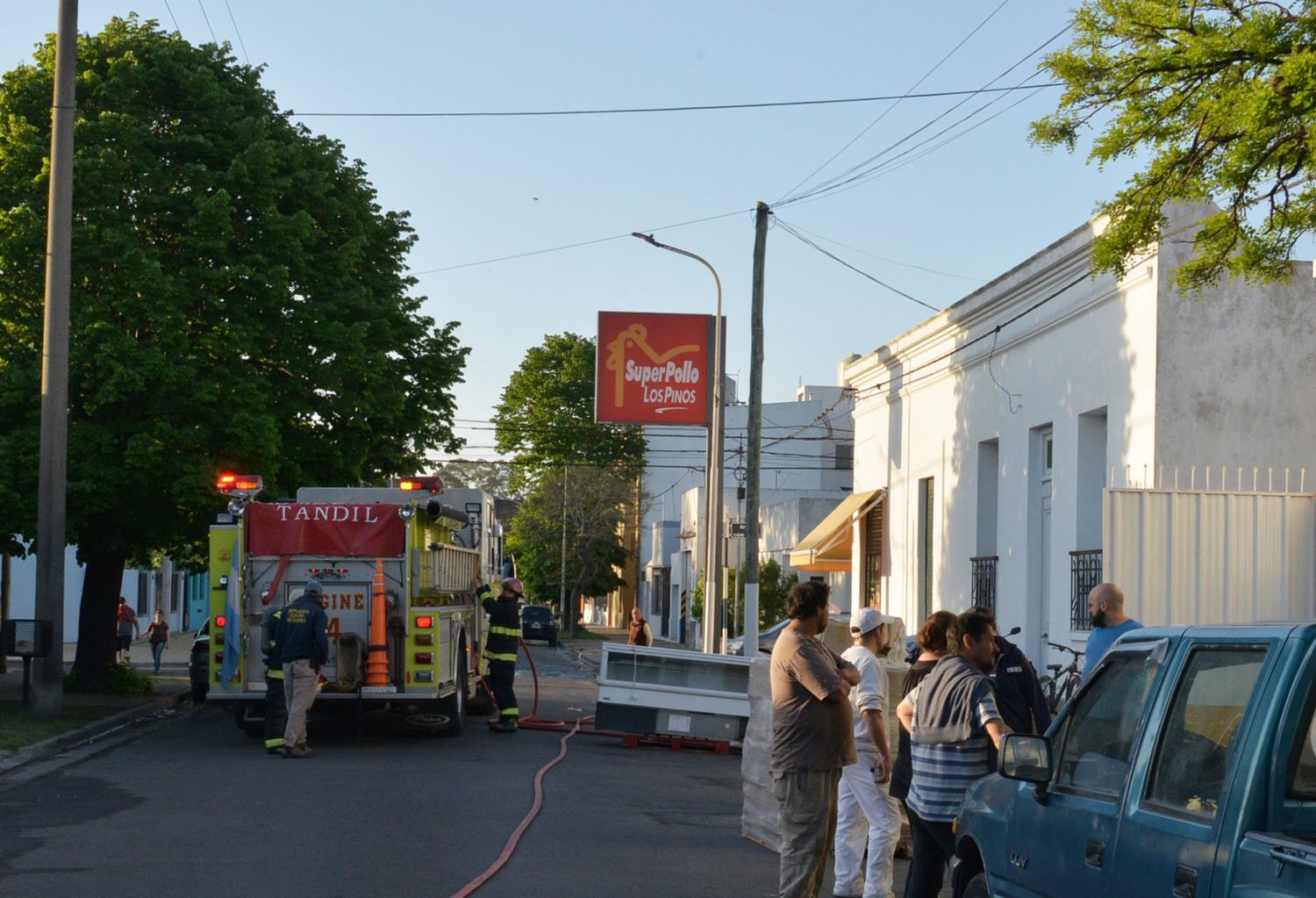 Un incendio provocó daños en un depósito de la avícola de 11 de Septiembre y Arana