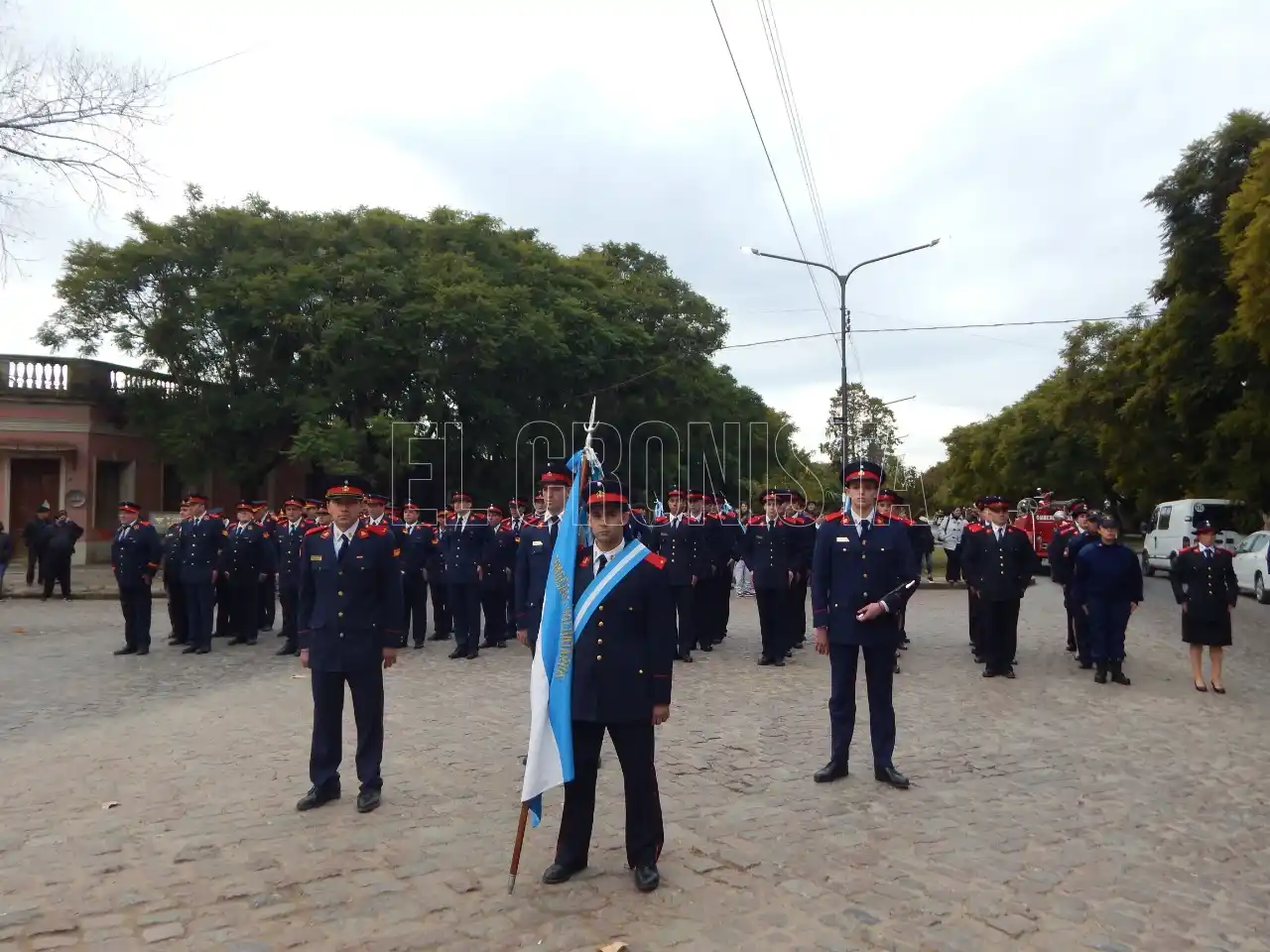 ACTO POR EL 2 DE JUNIO: Se descubrieron dos placas en el Cuartel de Bomberos Voluntarios de Chascomús