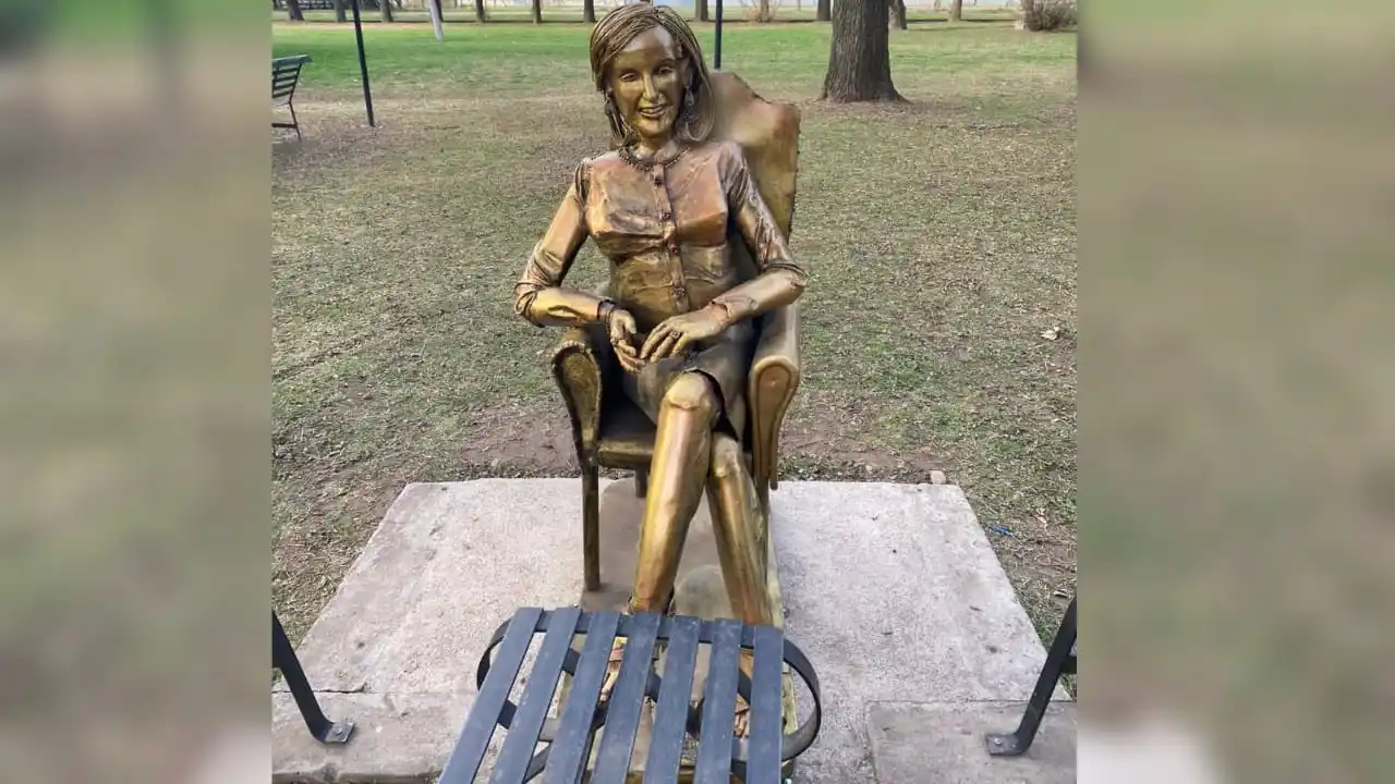 La obra en homenaje a Mirtha Legrand ya puede verse exhibida en el predio que lleva su nombre. Foto: Gentileza.