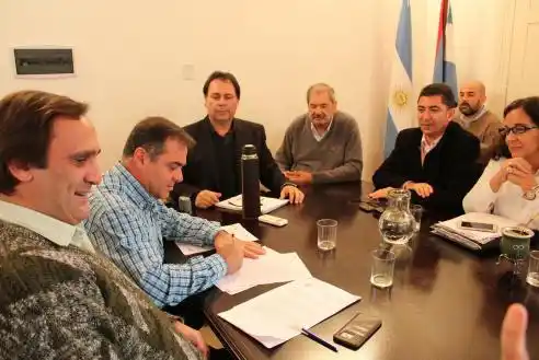 Se formalizó el acuerdo entre el Gobierno y los sindicatos docentes 