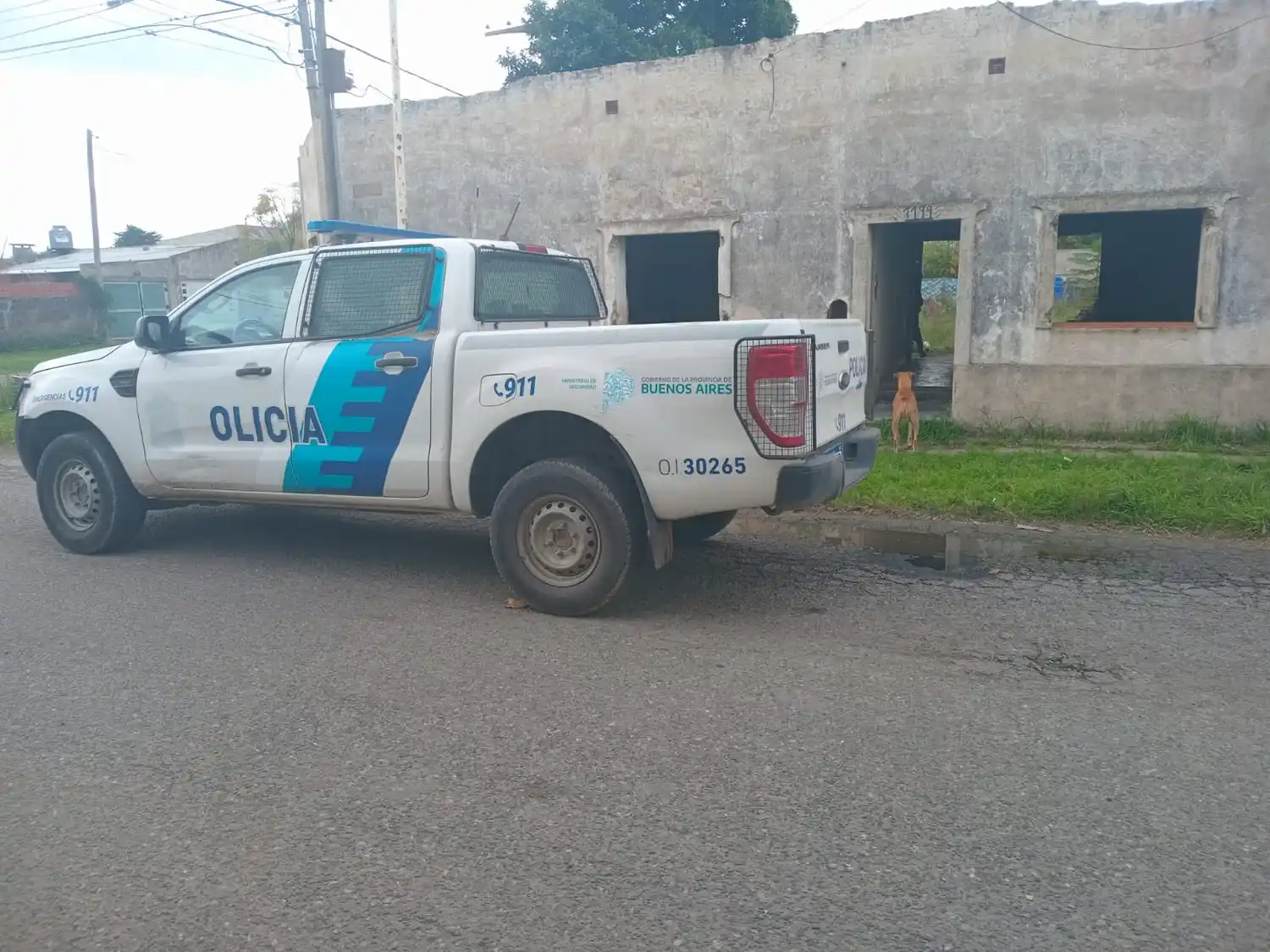 La policía estuvo en la vivienda abandonada.