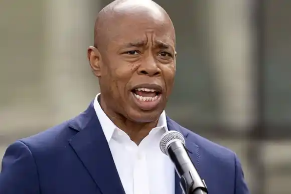 Nueva York repartirá folletos a migrantes en la frontera para que vayan a otras ciudades del país