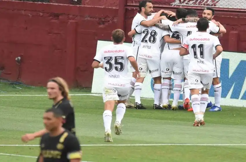 Newells demolió la Fortaleza: la Lepra le ganó a Lanús con autoridad