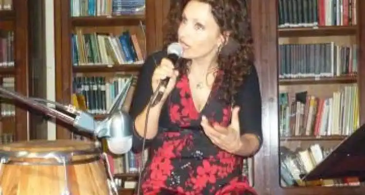 Lorena Astudillo dictará un Taller de canto