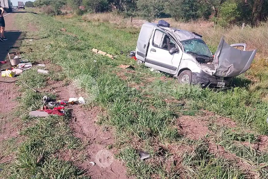 Fuerte accidente en la Ruta Nacional 11 terminó con dos personas heridas