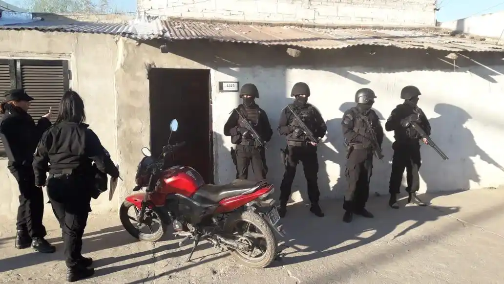 Dos detenidos en cinco allanamientos en Santa Rosa de Lima