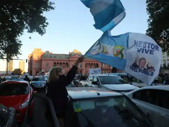 El oficialismo convoca a una caravana en apoyo a Alberto Fernández