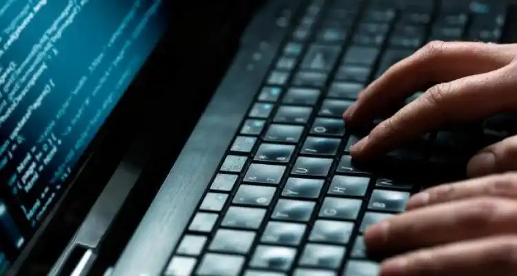 Le hackearon la cuenta de Facebook al intendente Cecilio Salazar