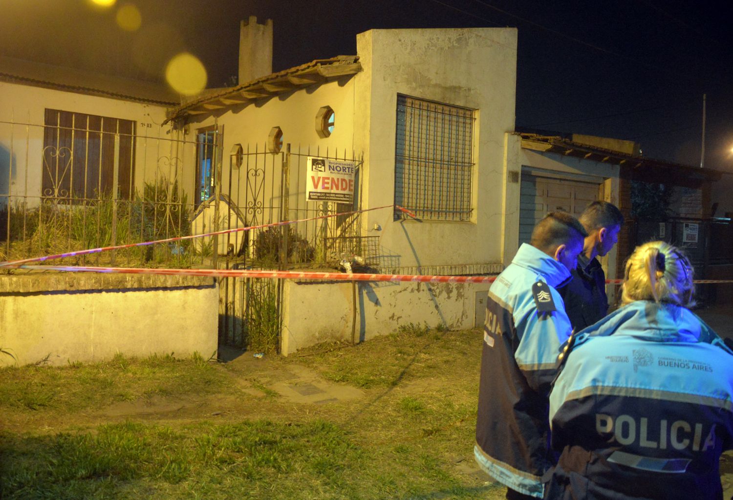 Tras un forcejeo, un vecino disparó e hirió a un intruso que sorprendió en el interior de su casa