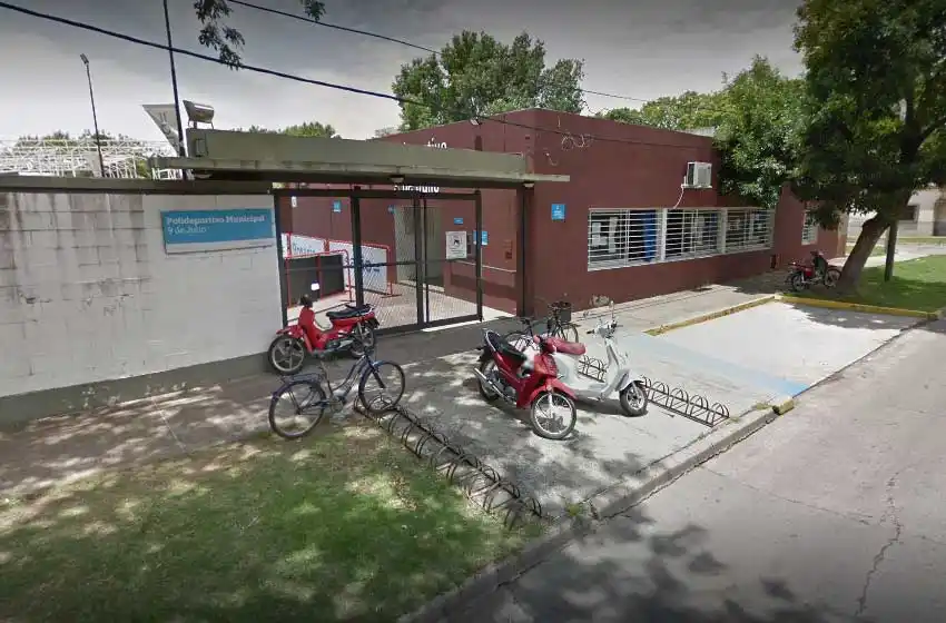 Caos en un polideportivo: piedrazos, materia fecal, un detenido y dos policías heridos