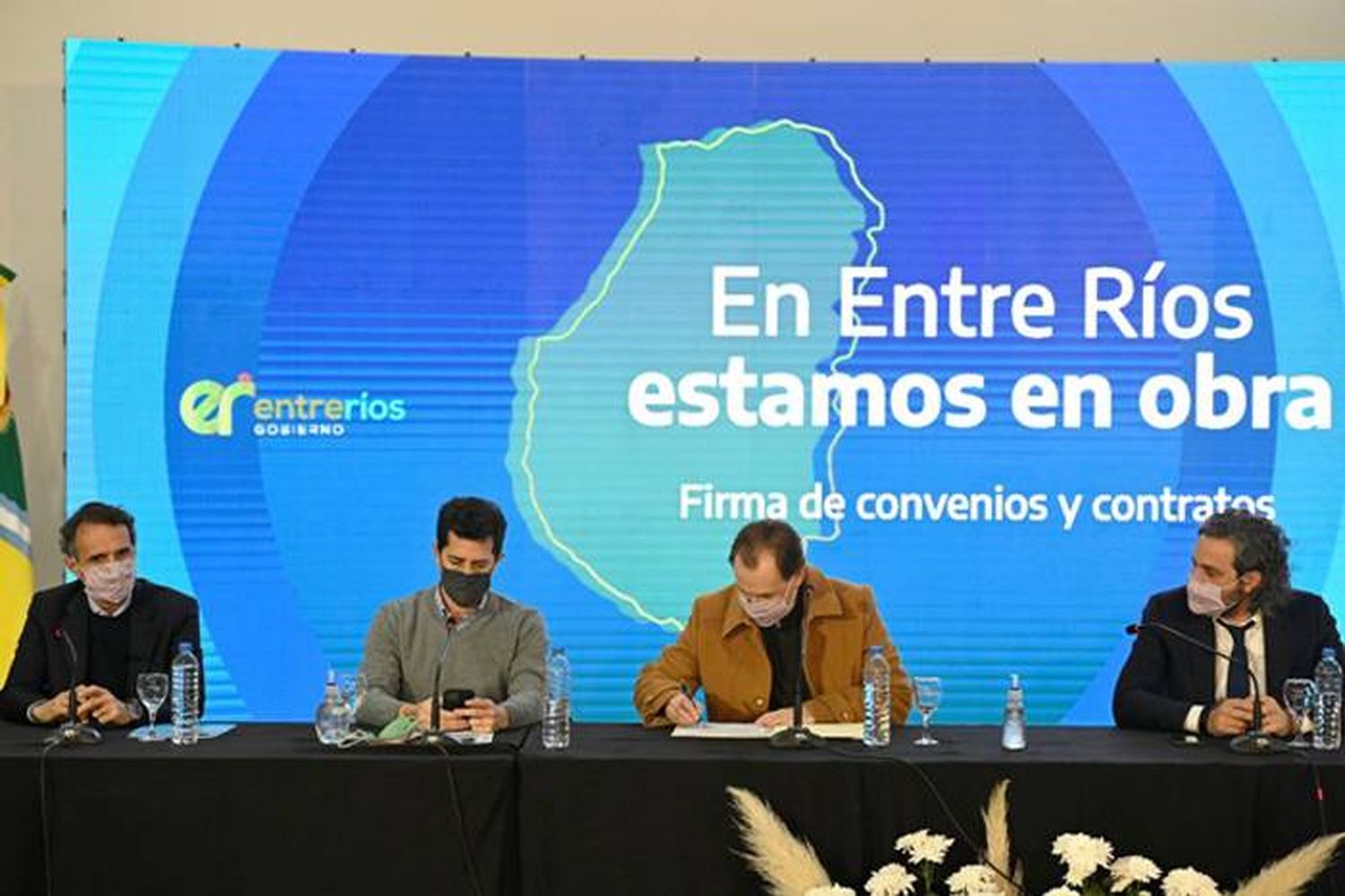 Bordet: �STrabajamos en una agenda para el futuro de Entre Ríos⬝