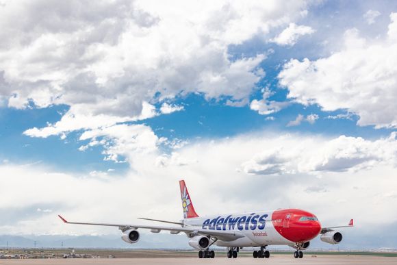 5° aniversario de los vuelos de Edelweiss entre Zurich y Denver
