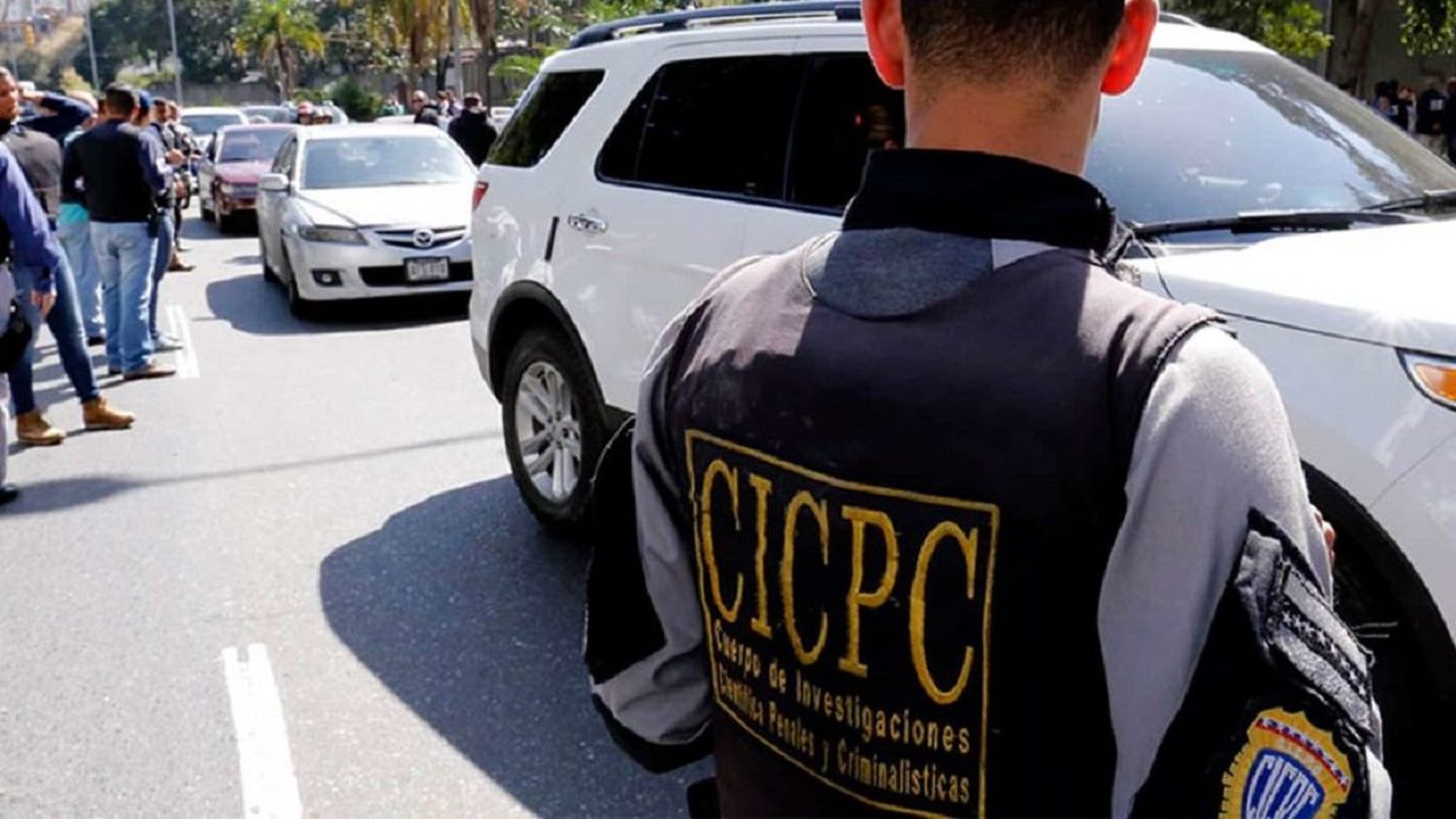 ¡SU MADRE ERA CÓMPLICE! Robaba teléfonos en Caracas a punta de cuchillos